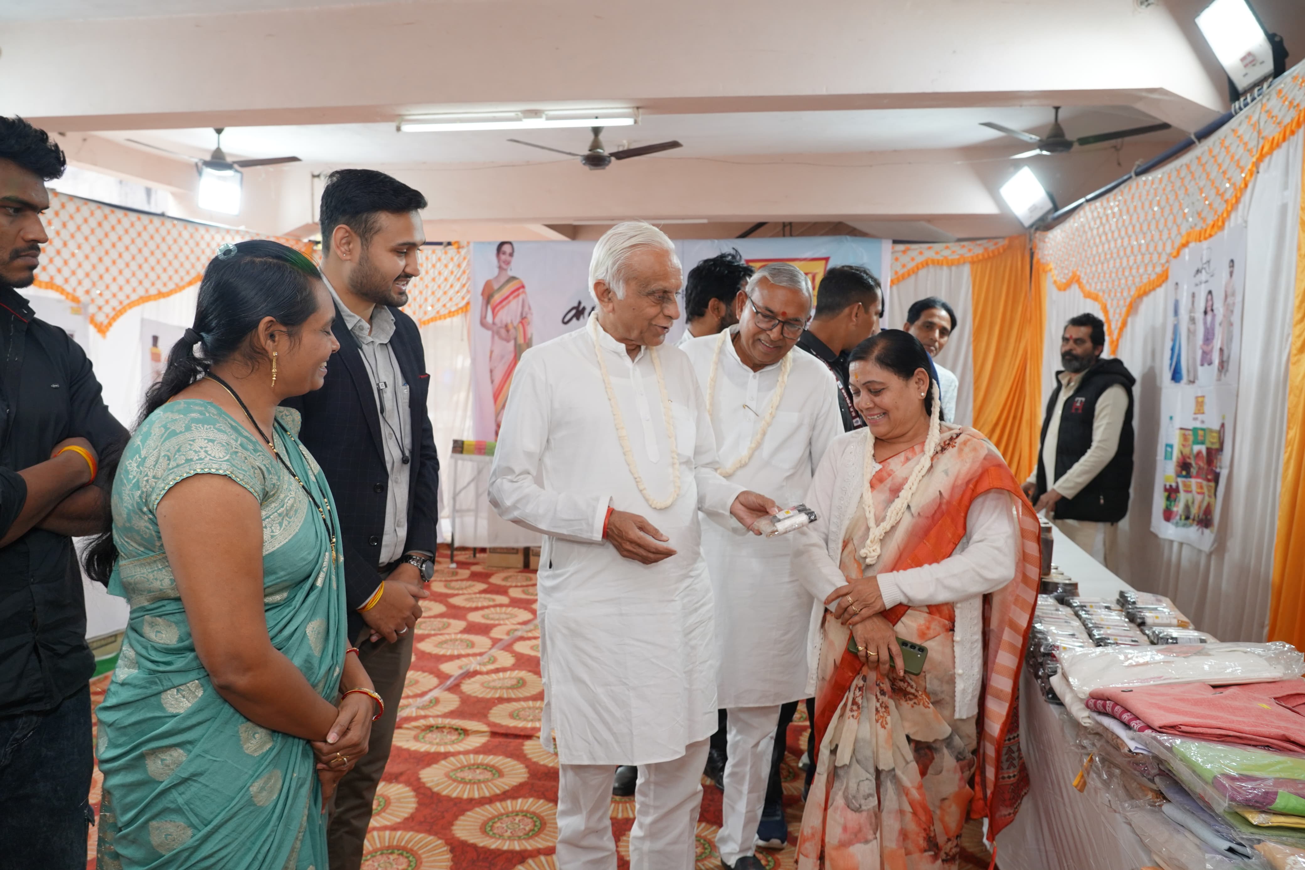 खादी प्रदर्शनीय खरगौन वर्ष 2024-25