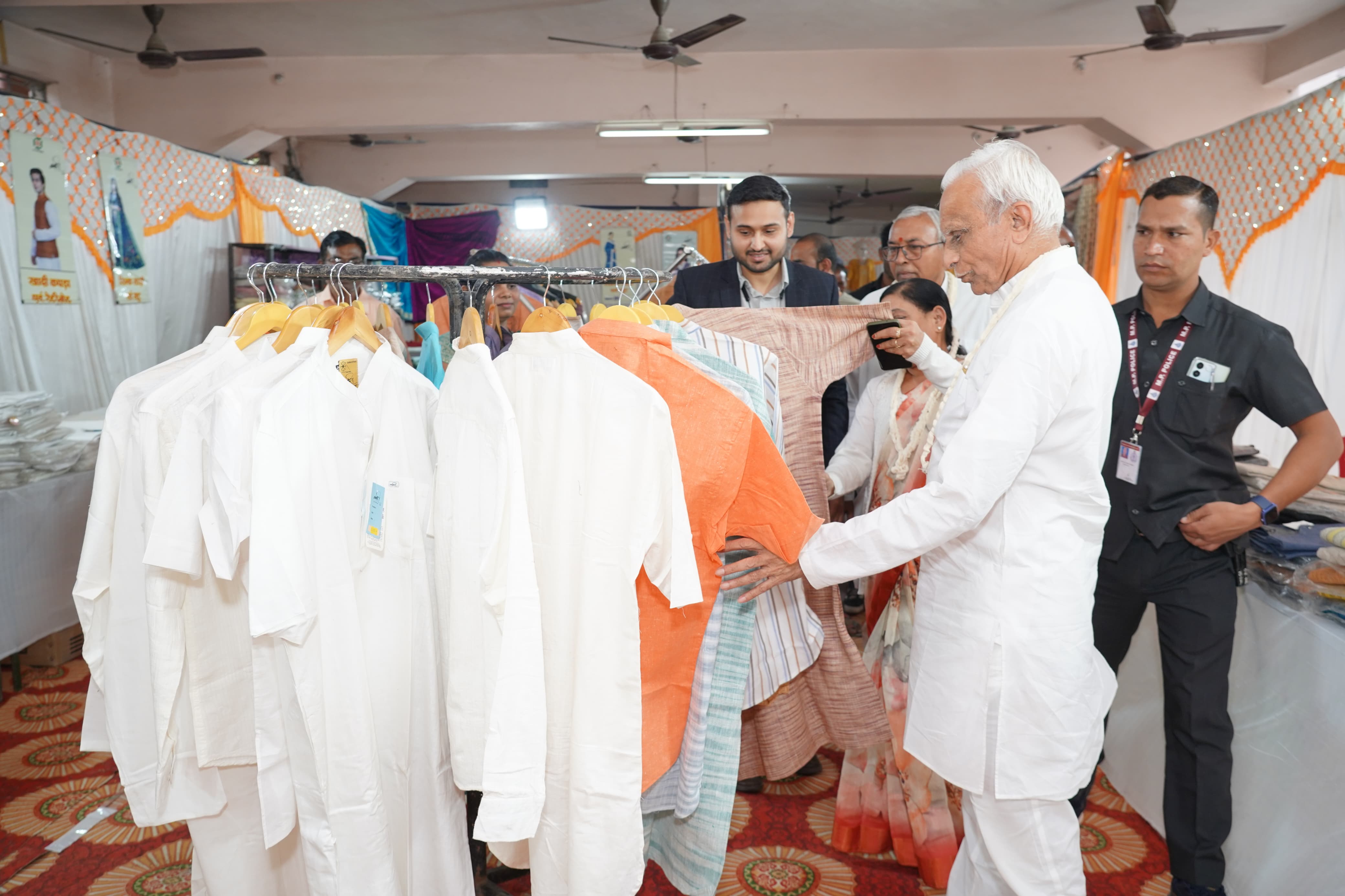 खादी प्रदर्शनीय खरगौन वर्ष 2024-25