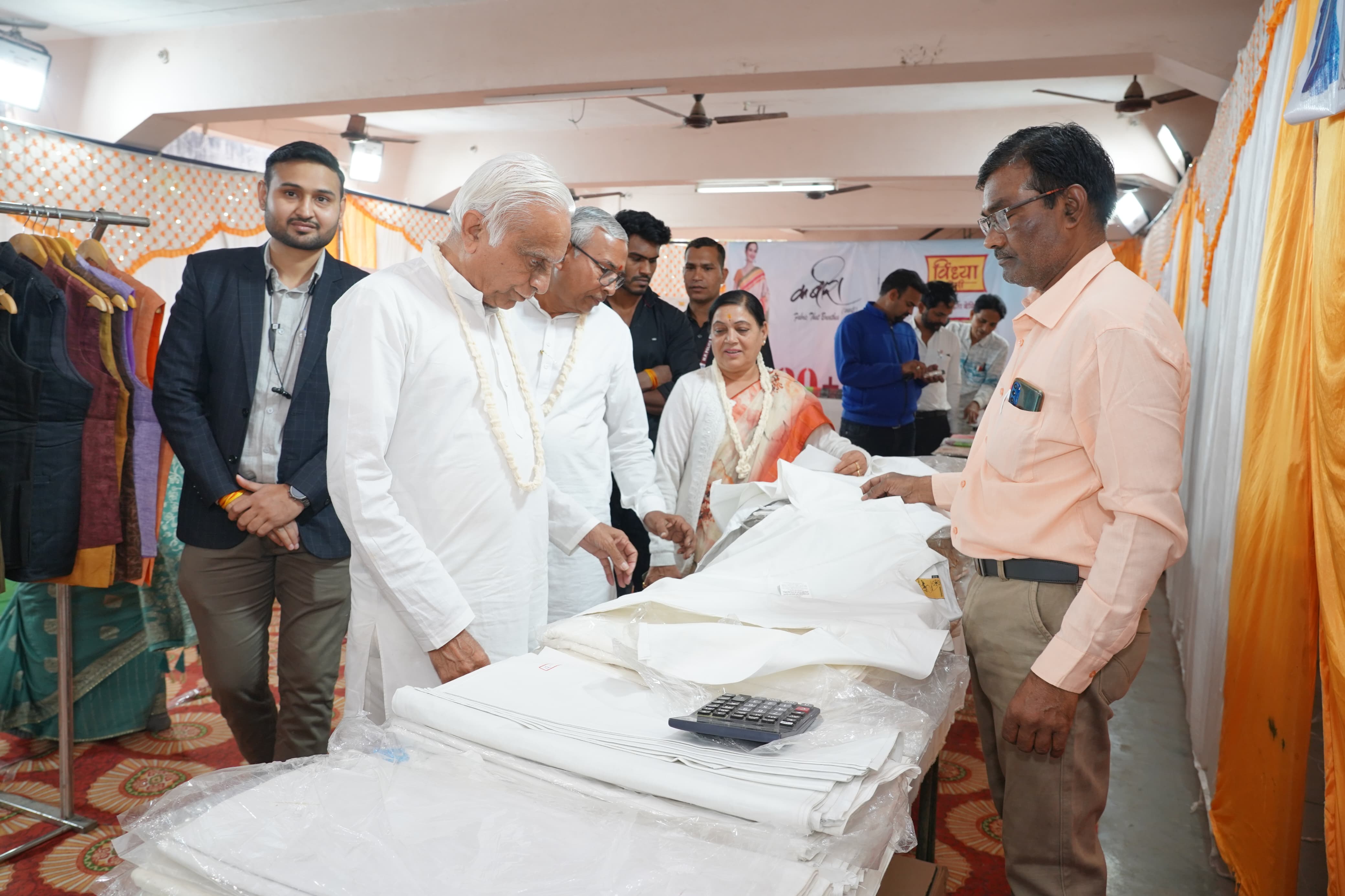 खादी प्रदर्शनीय खरगौन वर्ष 2024-25