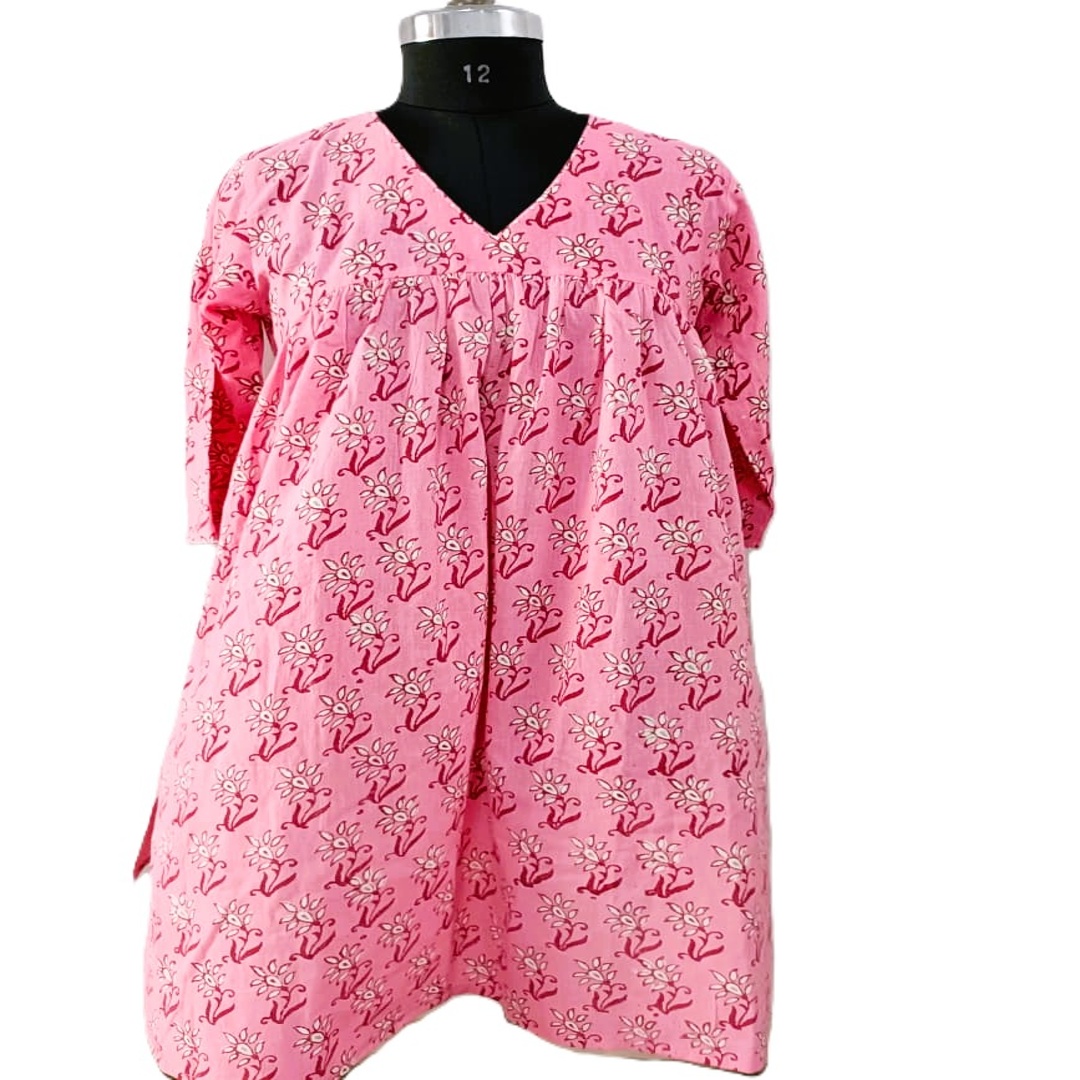 ब्लॉक प्रिंट महिला लॉन्ग फ्रॉक कुर्ता