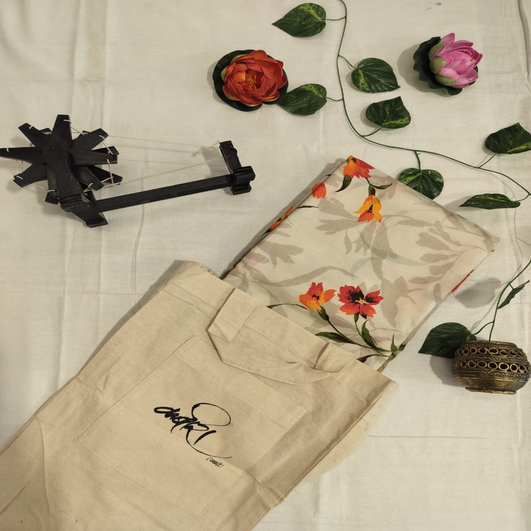 डिजिटल प्रिंट मलबरी सिल्क साड़ी – रेशमी परंपरा में समकालीन स्पर्श