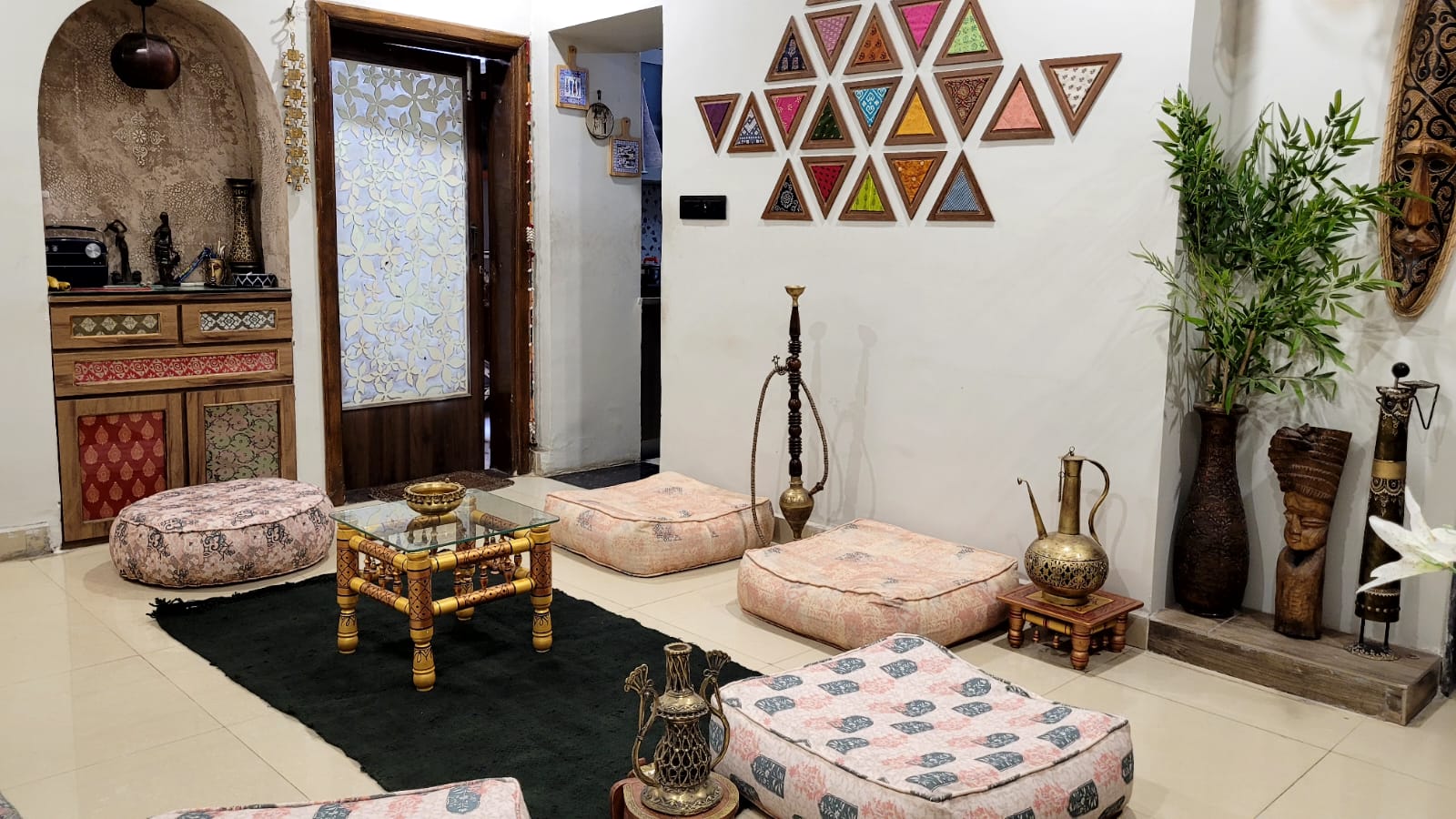 डिस्चार्ज प्रिंट कुशन सीटिंग – आराम और शिल्प का संतुलित संयोजन