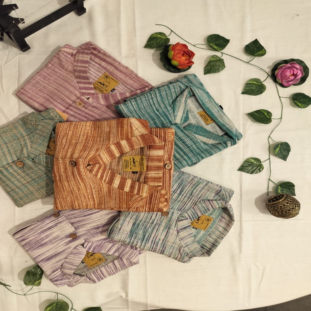 खादी पुरुष जैकेट – सादगी में गरिमामय परिधान