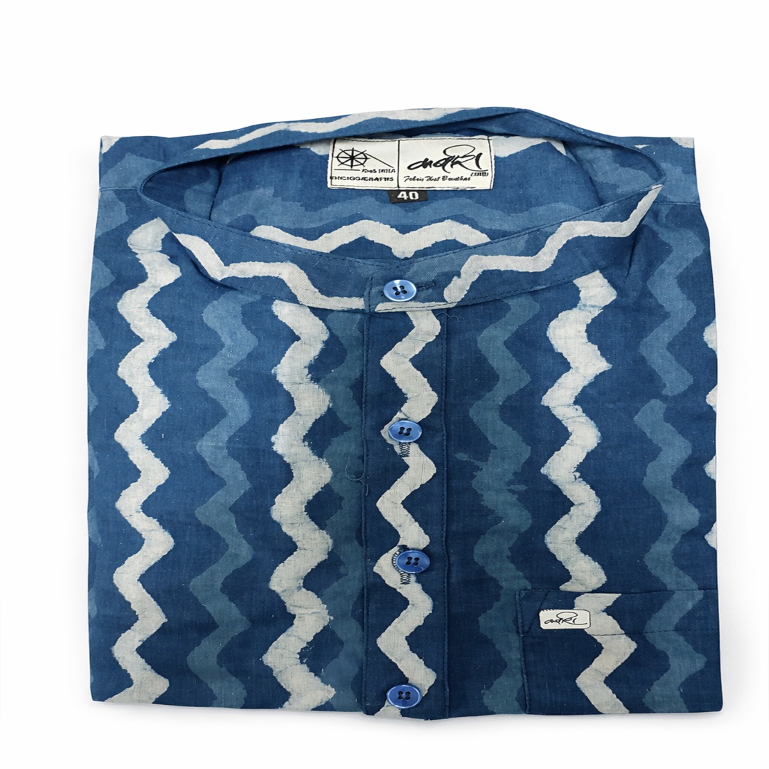 इंडिगो प्रिंट पुरुष लॉन्ग कुर्ता - आधुनिक उपयोग में पारंपरिक रंग