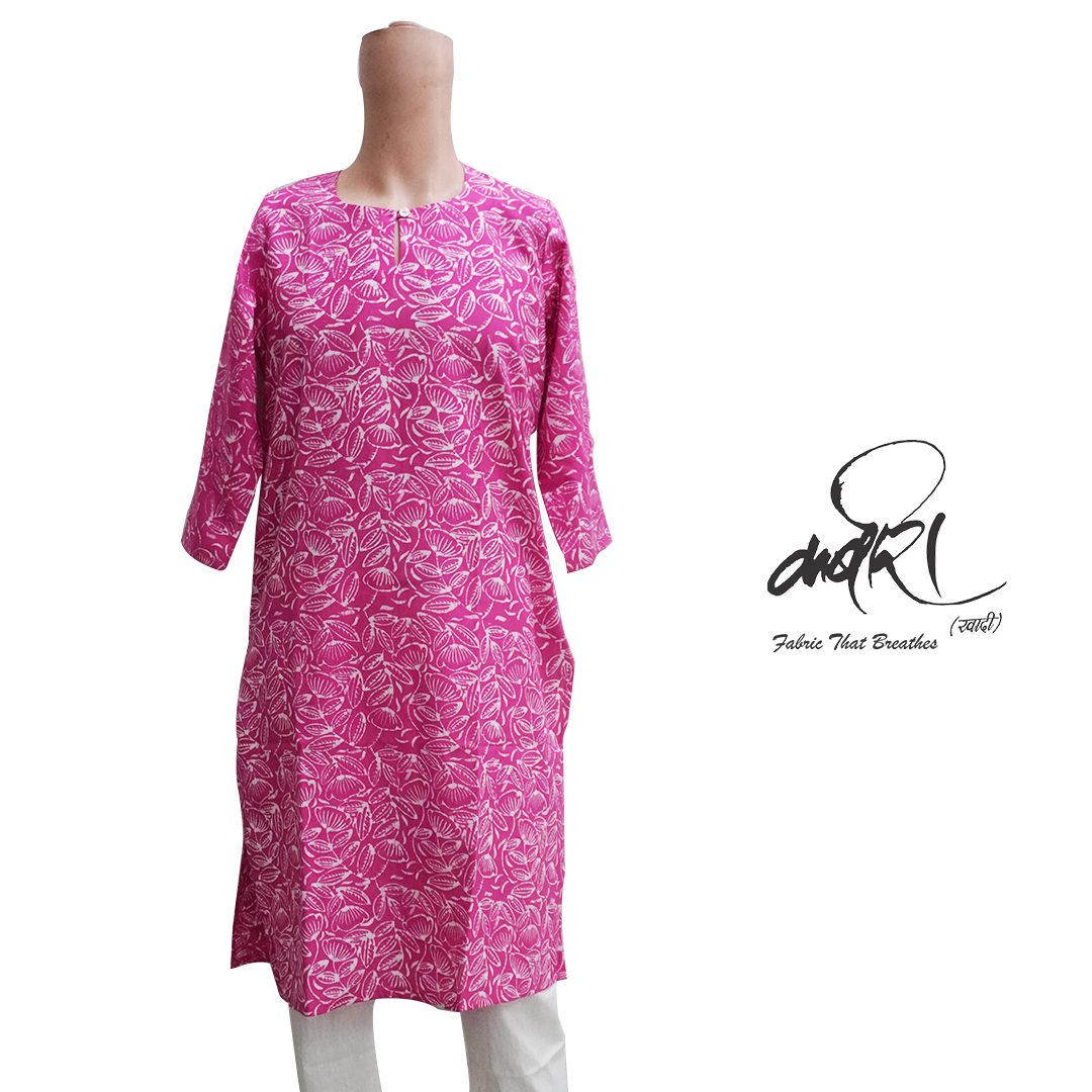 बाटिक प्रिंट लेडीज़ लॉन्ग कुर्ता – सरल डिज़ाइन में शालीनता
