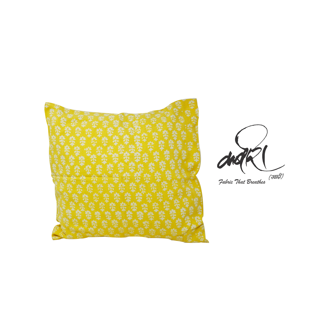 डिस्चार्ज प्रिंट कुशन कवर – सजावट में पारंपरिक सौम्यता