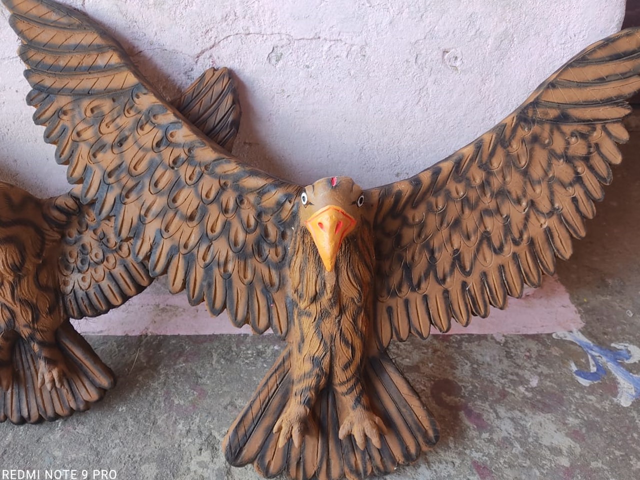 मिट्टी से निर्मित बाज